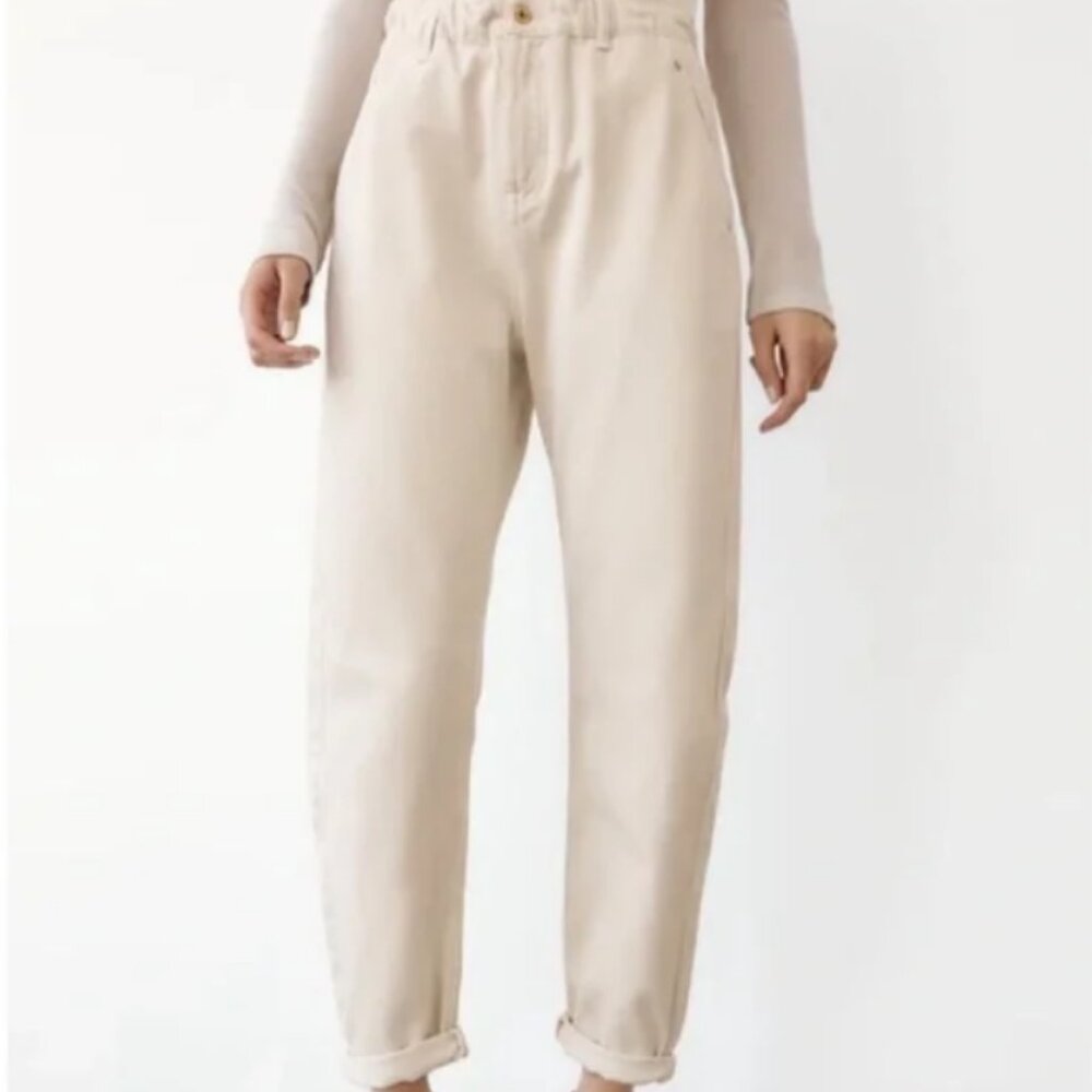Zara Paper Bag High Waist Jeans in Cream Size 8